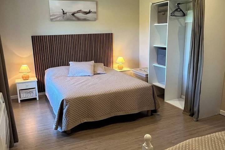 Une grande et confortable maison entièrement restaurée avec goût. in Mandeville-en-Bessin, Région de Bayeux