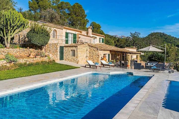 Villa pour 7 personnes, avec jardin ainsi que piscine et balcon dans Andratx