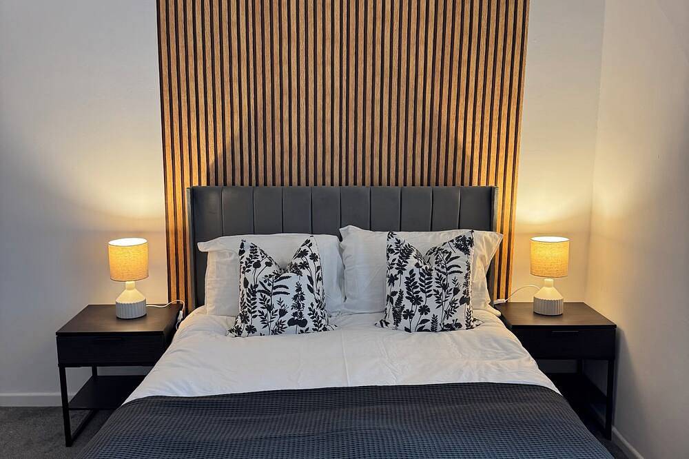 Kick back and Relax in this calm-styled space in St Helens, Nordwestengland