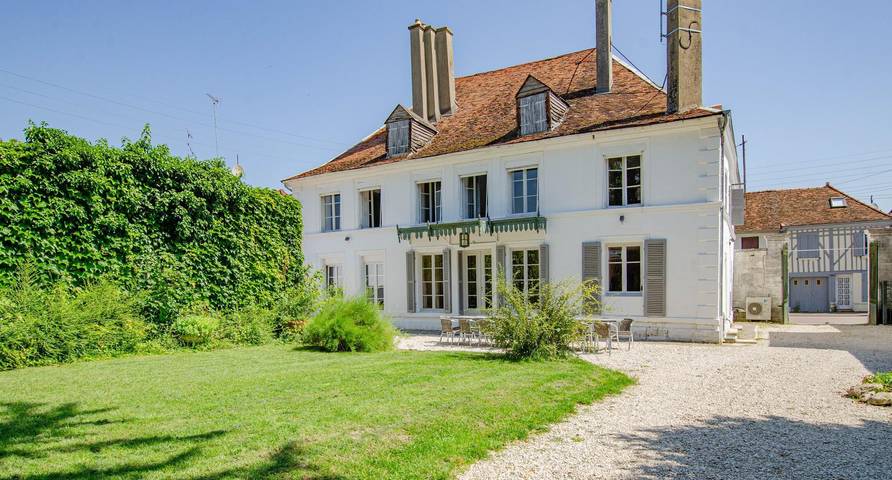 Gîte pour 15 personnes, avec Jardin et Piscine