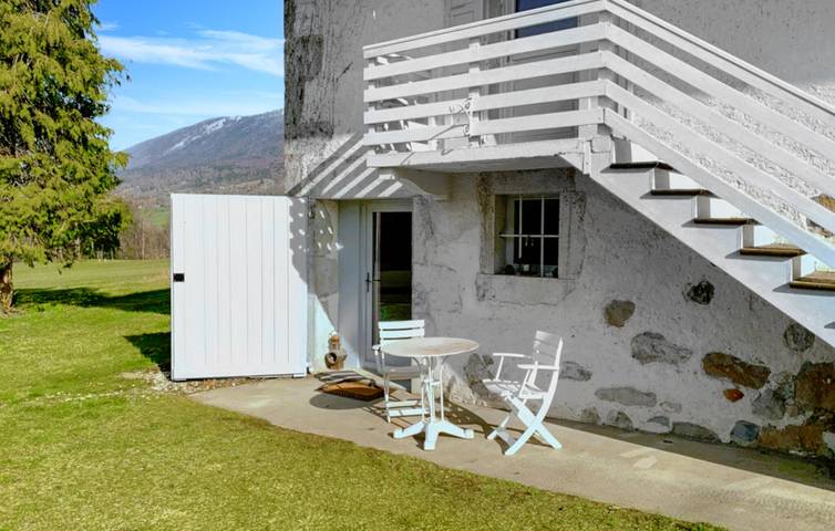 Gîte pour 4 personnes, avec jardin à Cusy
