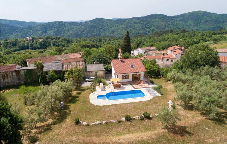 Location de vacances pour 6 personnes, avec terrasse et sauna à Buzet - 2