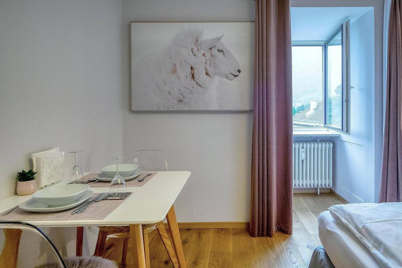 Appartement entier, Zentrale City-Fewo mit Bergblick & Parkplatz – ideal für Paare & Kurzurlaube in Bad Reichenhall, Alpes de Berchtesgaden
