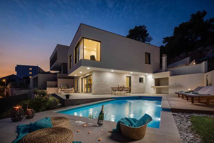 Ferienhaus für 8 Personen, mit Balkon und Meerblick sowie Terrasse und Garten in Podaca