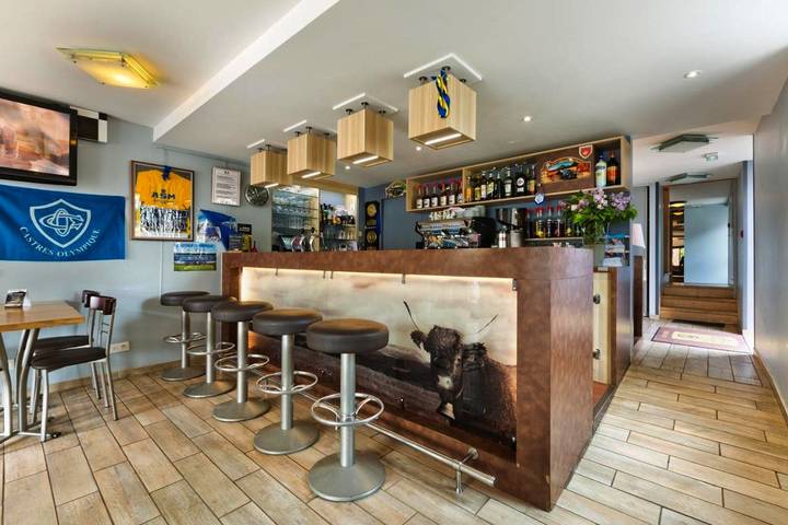 Hôtel pour 2 personnes, avec terrasse, animaux acceptés à Saint-Sauves-d'Auvergne - 4