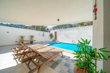 Villa pour 10 personnes, avec jardin et piscine ainsi que sauna et jacuzzi à Marmaris
