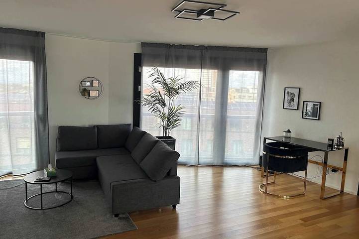 Ganze Wohnung, Stylish 2.5-Room + Basel Card | 6th-Floor Comfort in Basel, Region Basel RDK