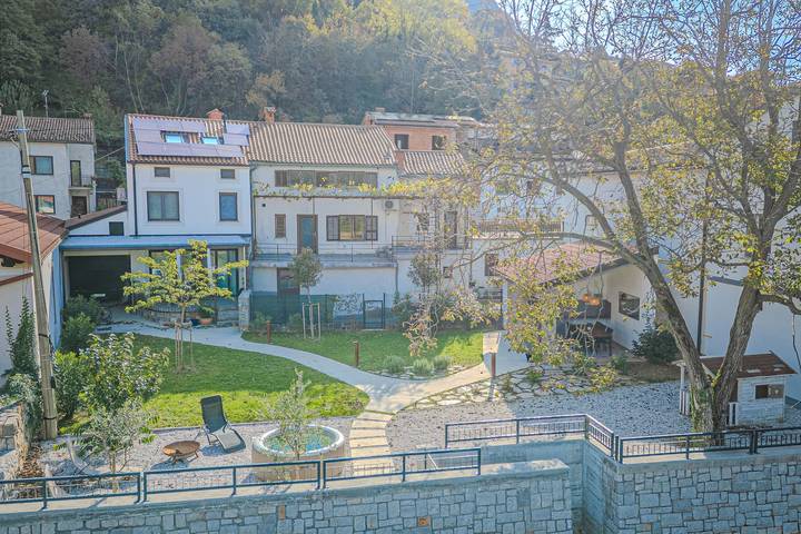 Location de vacances pour 6 personnes, avec terrasse, adapté aux familles à Vipava