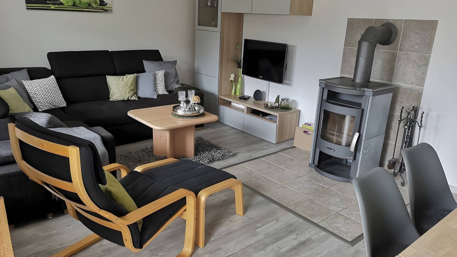 Ganze Wohnung, Diemelseeholiday romantische Fewo mit Terrasse im Sauerland Nähe Willingen Winterberg in Diemelsee, die Mittelgebirge