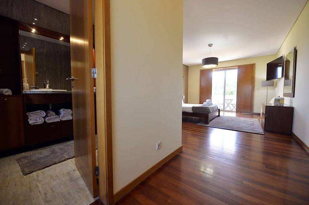 Tasteful Braga Villa | 4 Bedrooms | Villa Helena | Private Pool & Close to. in Esposende, Parque Natural do Litoral Norte