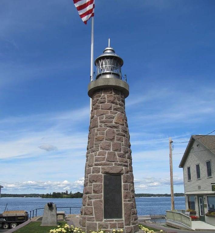 Vacation rental for 5 people, with terrace and yard, with pets in Lake Ontario