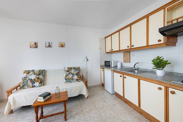 Apartamento entero, Apartamento 'La Bayana - 2' con vistas al mar, piscina compartida y Wi-Fi in Puerto Naos, Los Llanos de Aridane