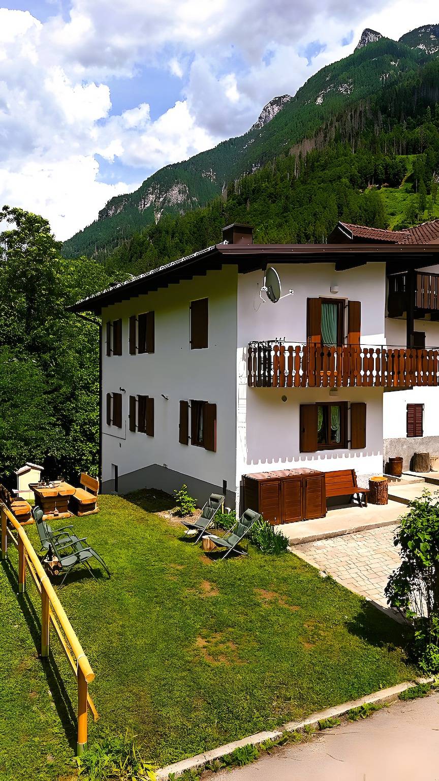 Ferienhaus 'Ciasa Civetta' mit Bergblick, privater Terrasse und Wlan in Civetta, San Tomaso Agordino