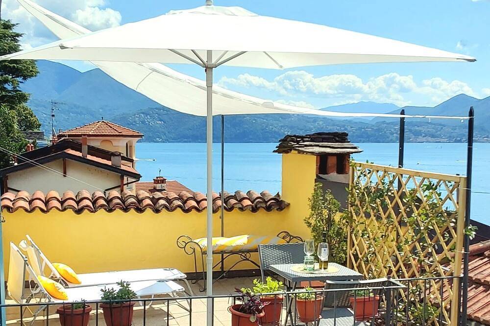 Ganze Wohnung, 2-Zimmer-Wohnung mit 3 Balkonen und fantastischer Seesicht in Cannero, Cannero Riviera