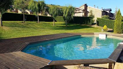 Gîte pour 8 personnes, avec piscine et jardin à Estavar