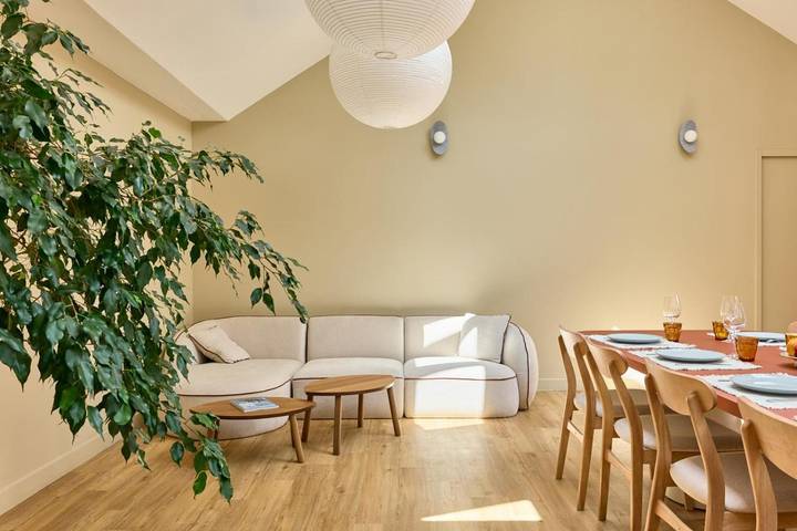 Ferienwohnung für 10 Personen, mit Terrasse und Ausblick in Doyenné de Besançon