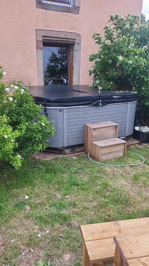 Gîte pour 5 personnes, avec jacuzzi ainsi que jardin et terrasse à La Chapelle-devant-Bruyères - 2