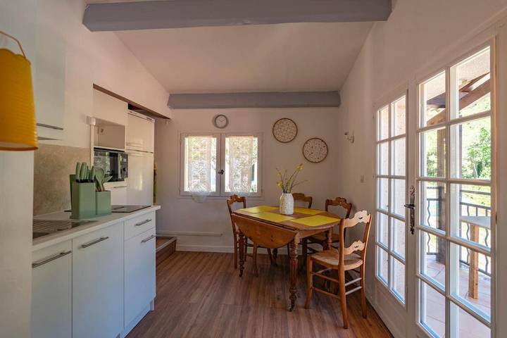 Chambre d’hôte pour 4 personnes, avec vue ainsi que piscine et jardin, animaux acceptés à Le Cannet-des-Maures - 4