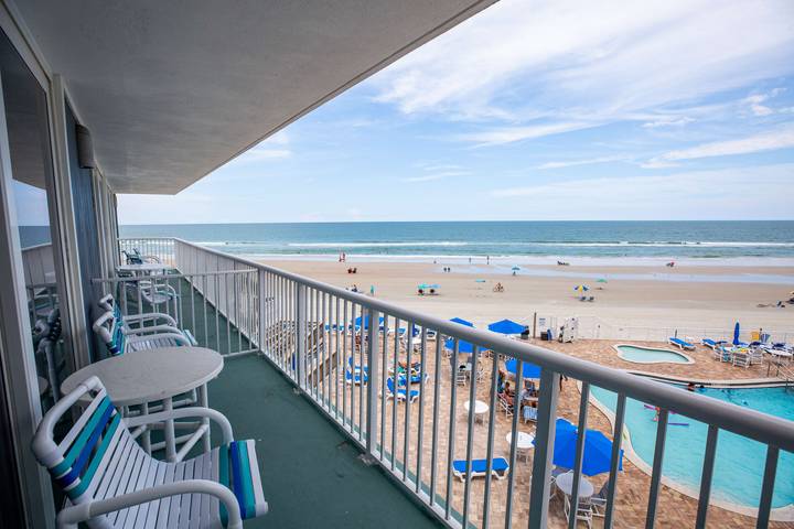 Vacation rental for 4 people, with balcony and pool as well as ocean view in Daytona Beach Shores