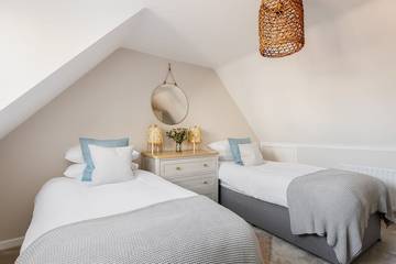 Holiday Rental for 6 People in Barton on Sea, New Forest, Photo 4