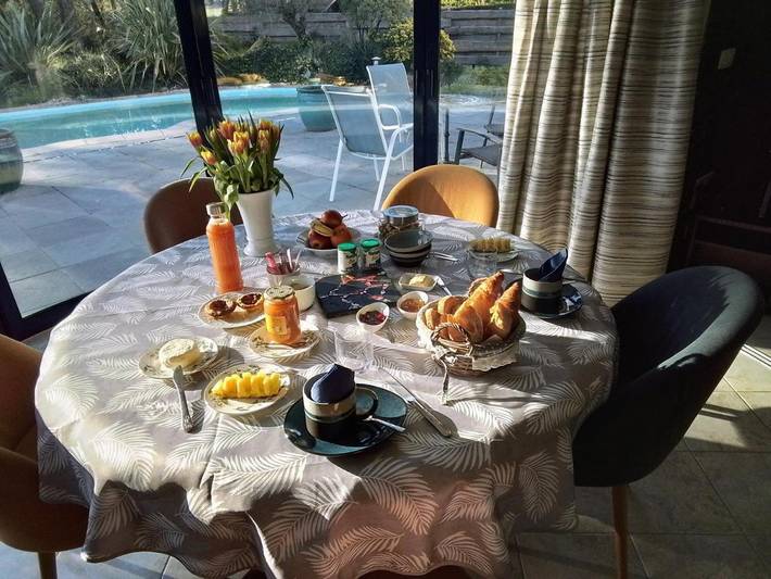 Chambre d’hôte pour 3 personnes, avec Terrasse et Jardin ainsi que Piscine et Vue