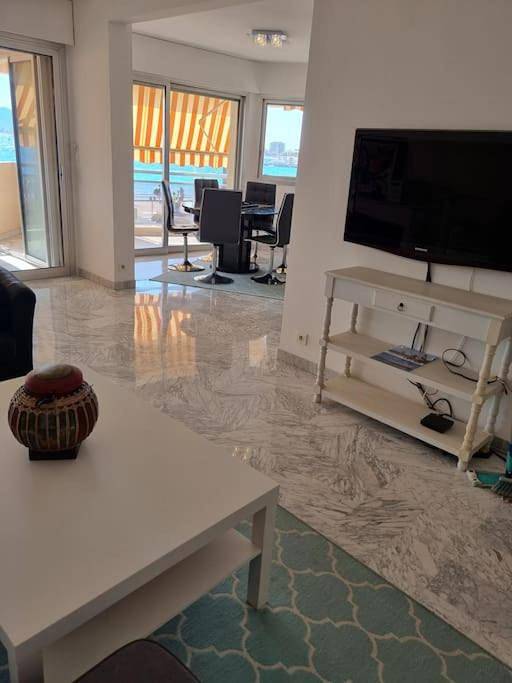 Gîte pour 6 personnes, avec vue et balcon dans Plage Beau Rivage Saint Raphael - 3