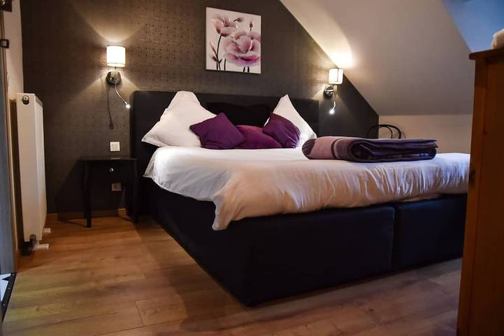 Gîte pour 4 personnes, avec Balcon et Jacuzzi ainsi que Jardin et Sauna