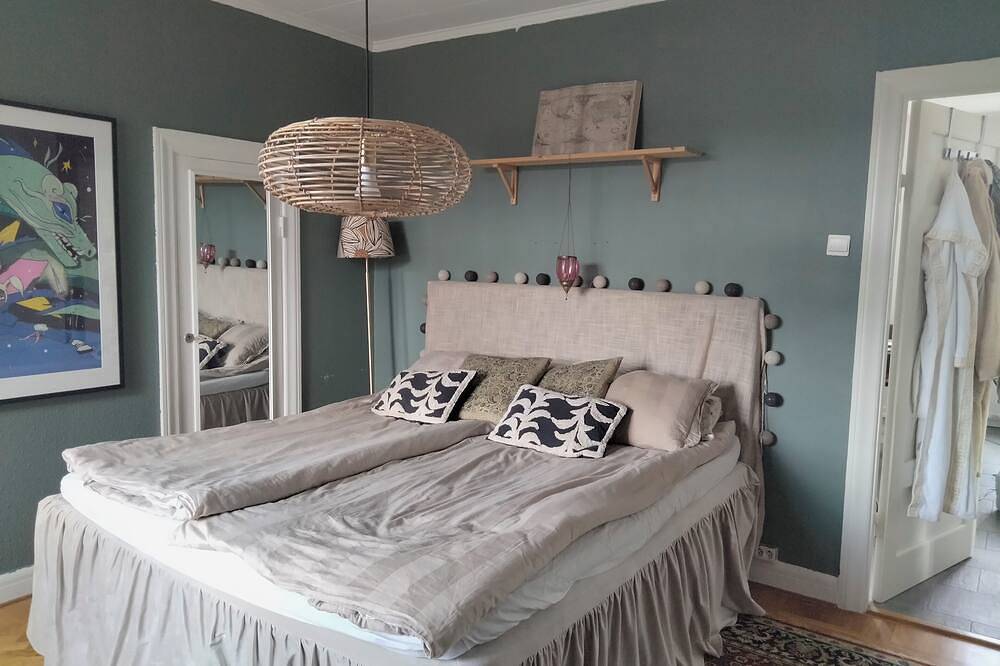 Ganze Wohnung, Cozy accommodation 600 meters from the center of Halmstad. View towards the water. in Halmstad, Halland