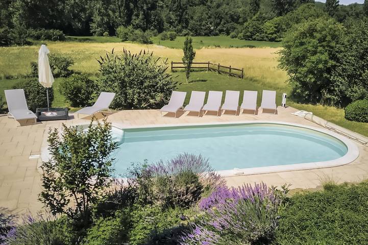 Gîte pour 12 personnes, avec piscine