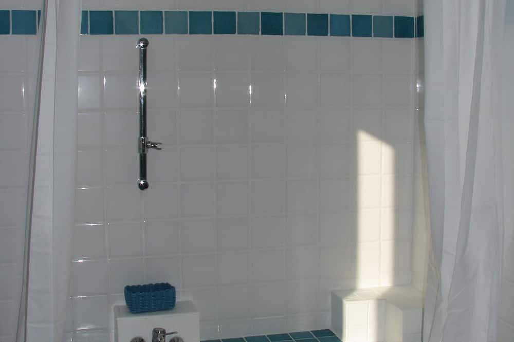 Entire apartment, Large duplex apartment of character ideally located downtown in Carcassonne, Carcassonne region