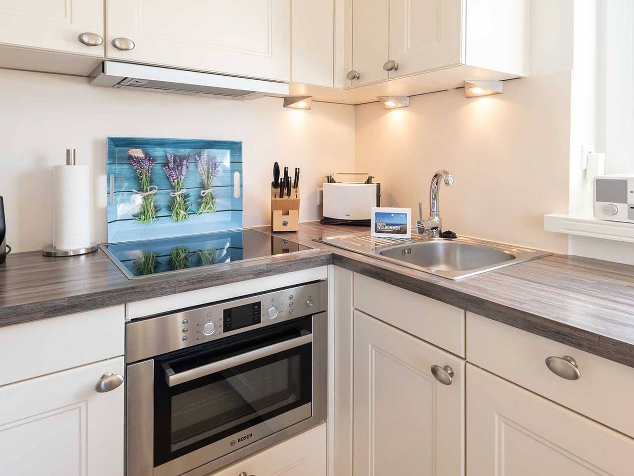 Ganze Ferienwohnung, Strandhaus Whg. 2 - Strandnahe 3-Zimmer Ferienwohnung auf ca. 45 m² Wohnfläche, für 2 Personen in Wenningstedt, Sylt