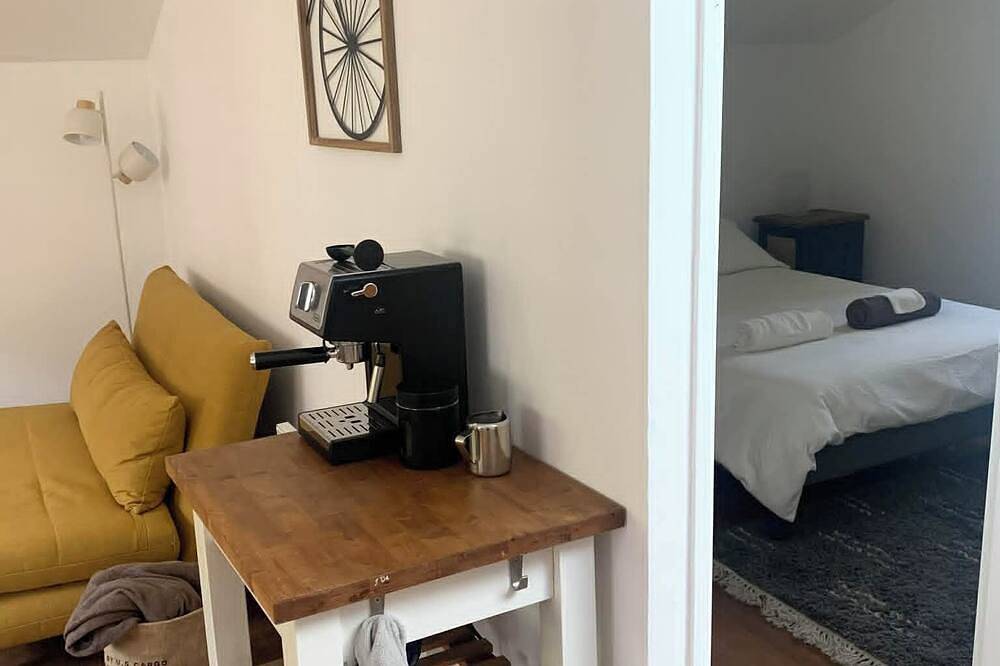 Appartement entier, Petit gîte dans les bois avec piscine privative in Saint-Jean-d'Estissac, Périgord Pourpre