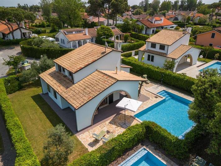 Ferienwohnung für 9 Personen, mit Pool und Garten sowie Terrasse - 1