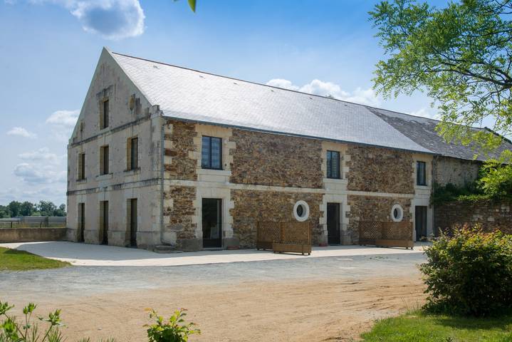 Gîte pour 10 personnes, avec piscine, adapté aux familles à Brissac-Quincé