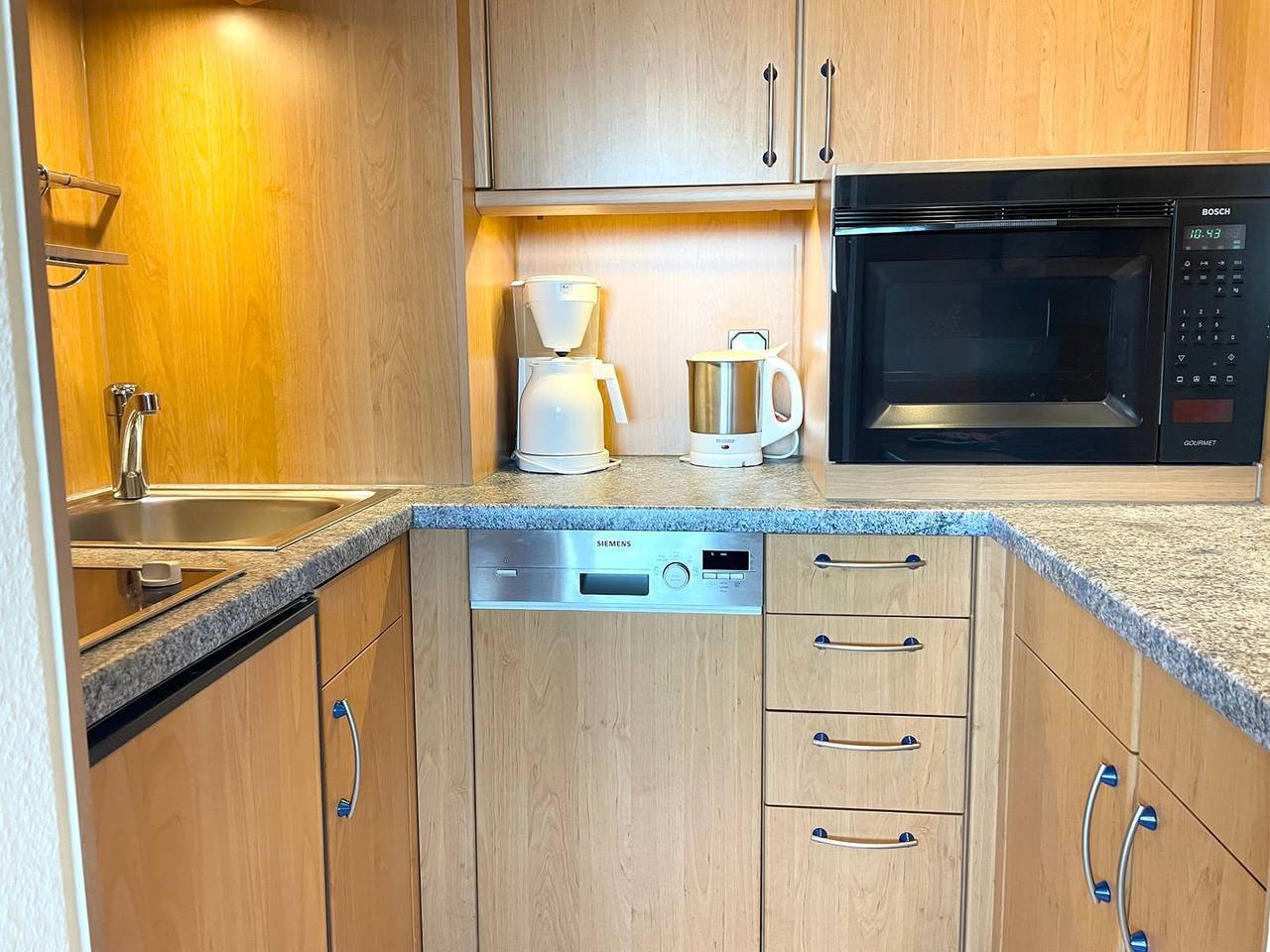 Ganze Wohnung, Gemütliche 4 Personen Ferienwohnung mit traumhaftem Meerblick, Schwimmbad und Sauna in Sahlenburg Strand, Cuxhaven