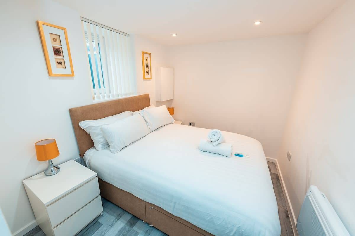 Appartement de vacances entier, Sale 2-Bedroom Apt, Sleeps 5 with Free Parking in Grand Manchester