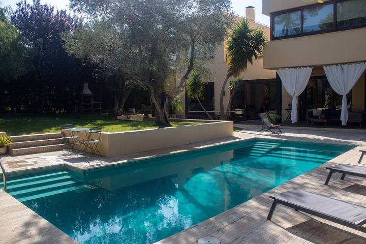 Apartamento para 15 personas, con Balcón y Jacuzzi además de Terraza y Jardín en Mairena del Aljarafe