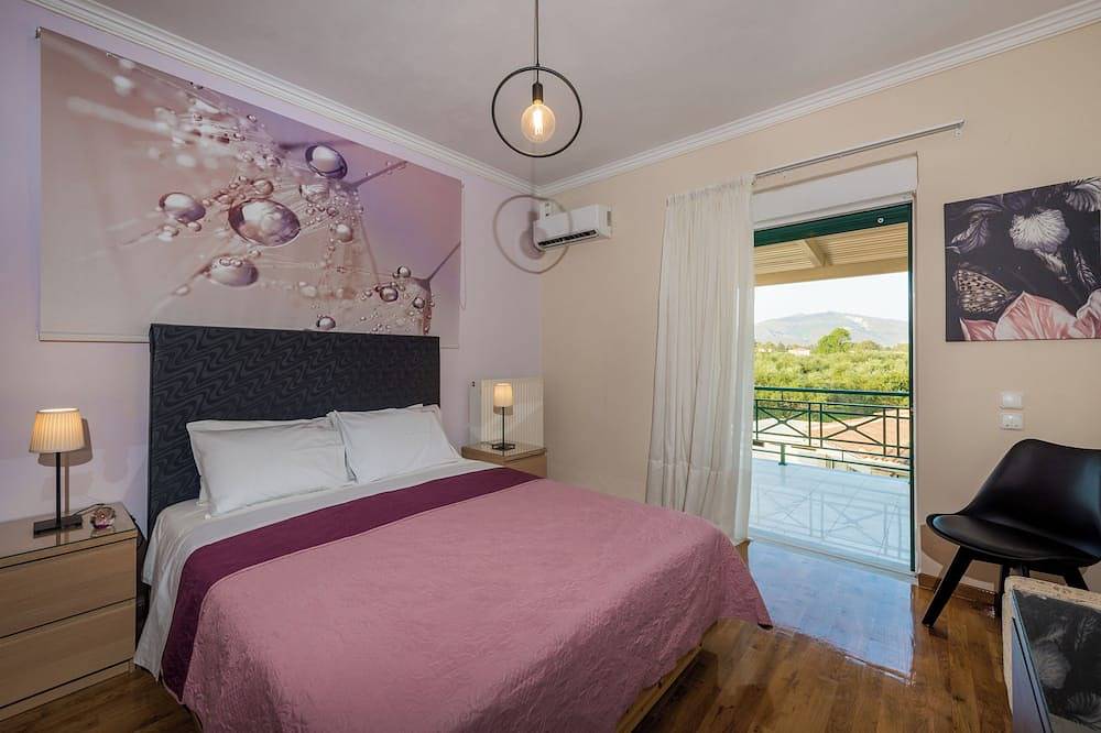 Charming 4-bedroom villa with Wifi, Ac in Lagana in Kalamaki, Zakynthos