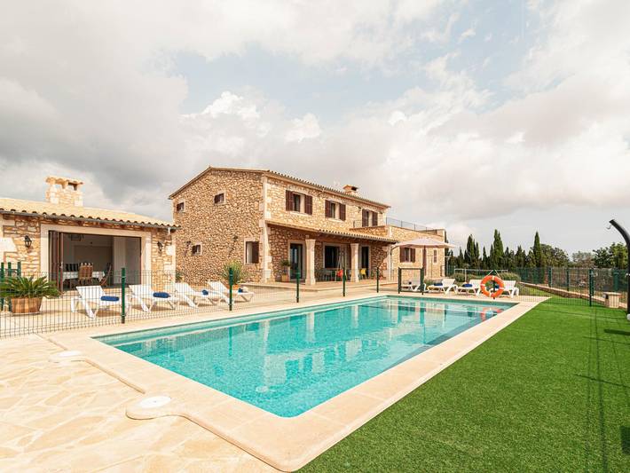 Finca für 10 Personen, mit Balkon und Meerblick sowie Terrasse und Garten in Calonge (Mallorca)