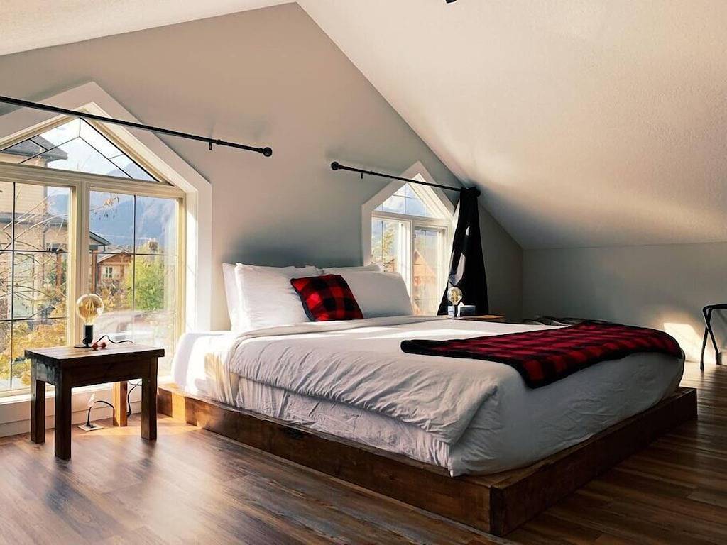 Neu 4 Zi Mountain Retreat mit beheiztem Außenpool und Whirlpool in Canmore, Banff-Nationalpark