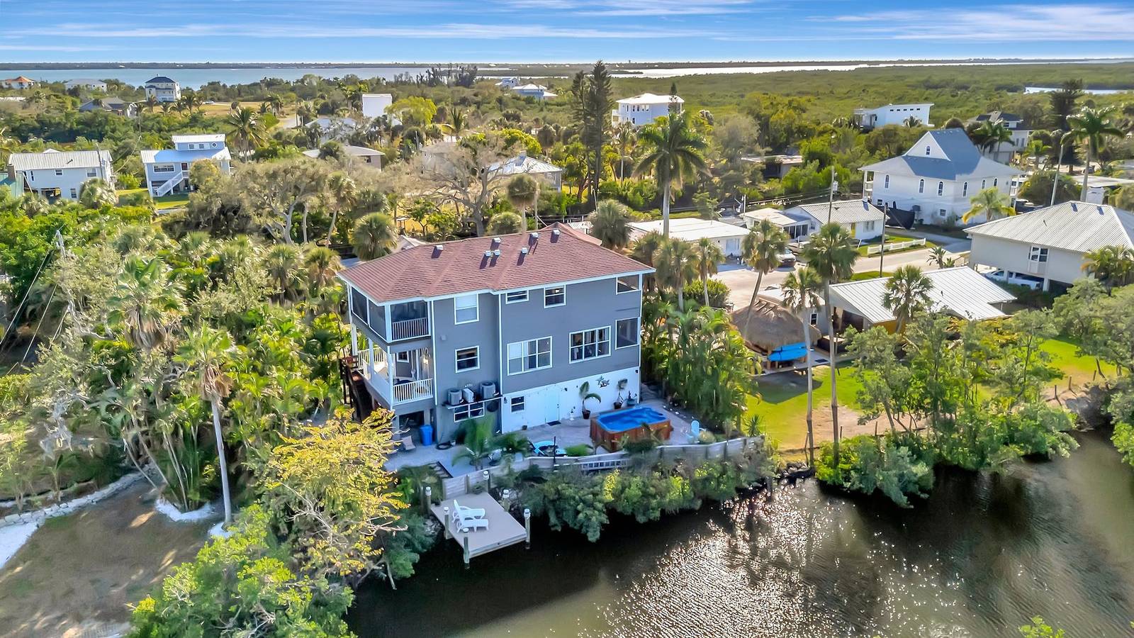 Hot Tub Sleeps 10 Park Your Boat Trailer in Manatee County