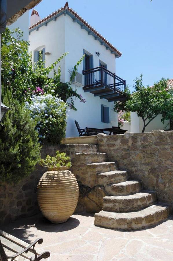 Location de vacances pour 4 personnes, avec piscine ainsi que vue et jardin, animaux acceptés dans Poros - 3