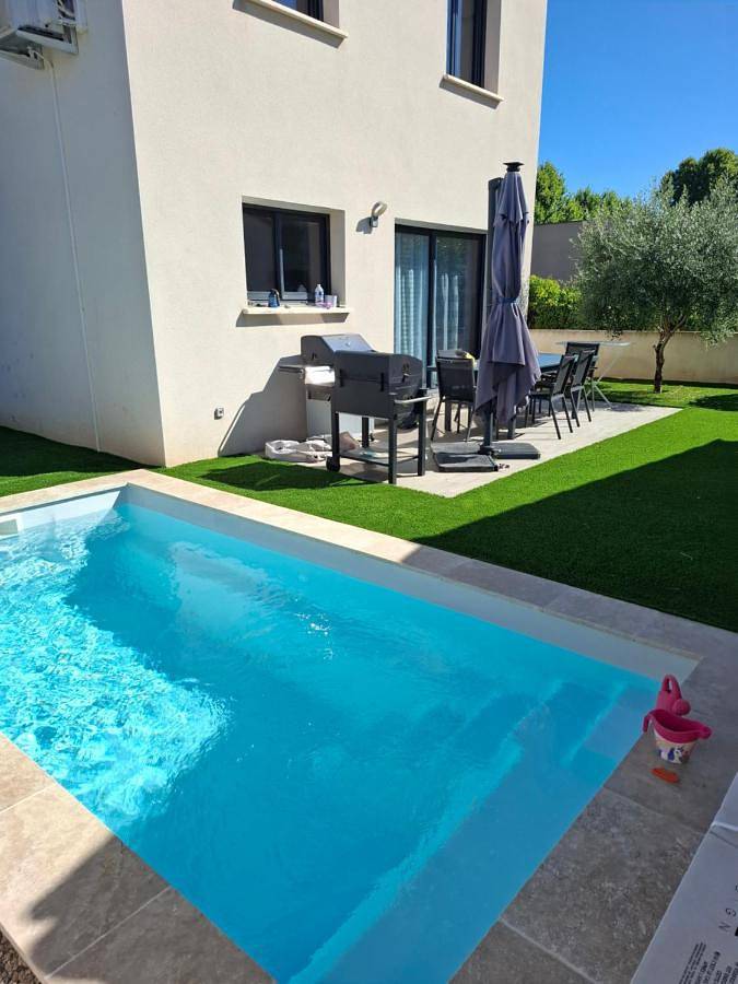 Location de vacances pour 7 personnes, avec jardin à Valergues
