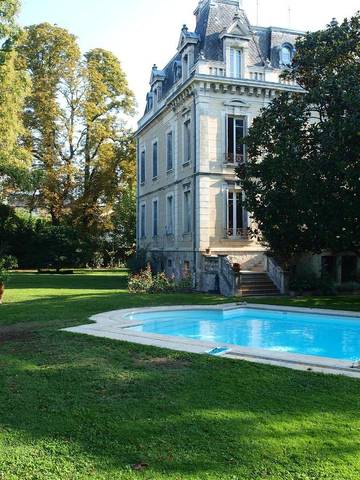 Cottage pour 2 personnes, avec terrasse et jardin ainsi que vue et piscine à Montélimar