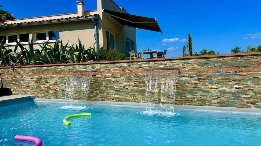 Gîte pour 4 personnes, avec piscine et jardin