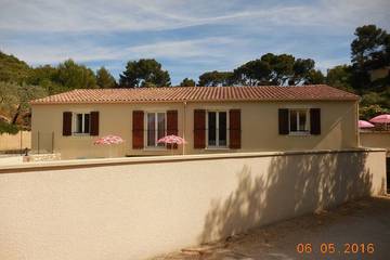 Location de vacances pour 8 personnes, avec piscine et jacuzzi à Le Barroux