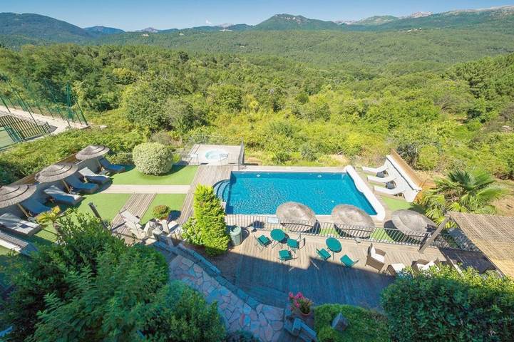 Hôtel pour 2 personnes, avec jacuzzi et jardin ainsi que sauna et piscine