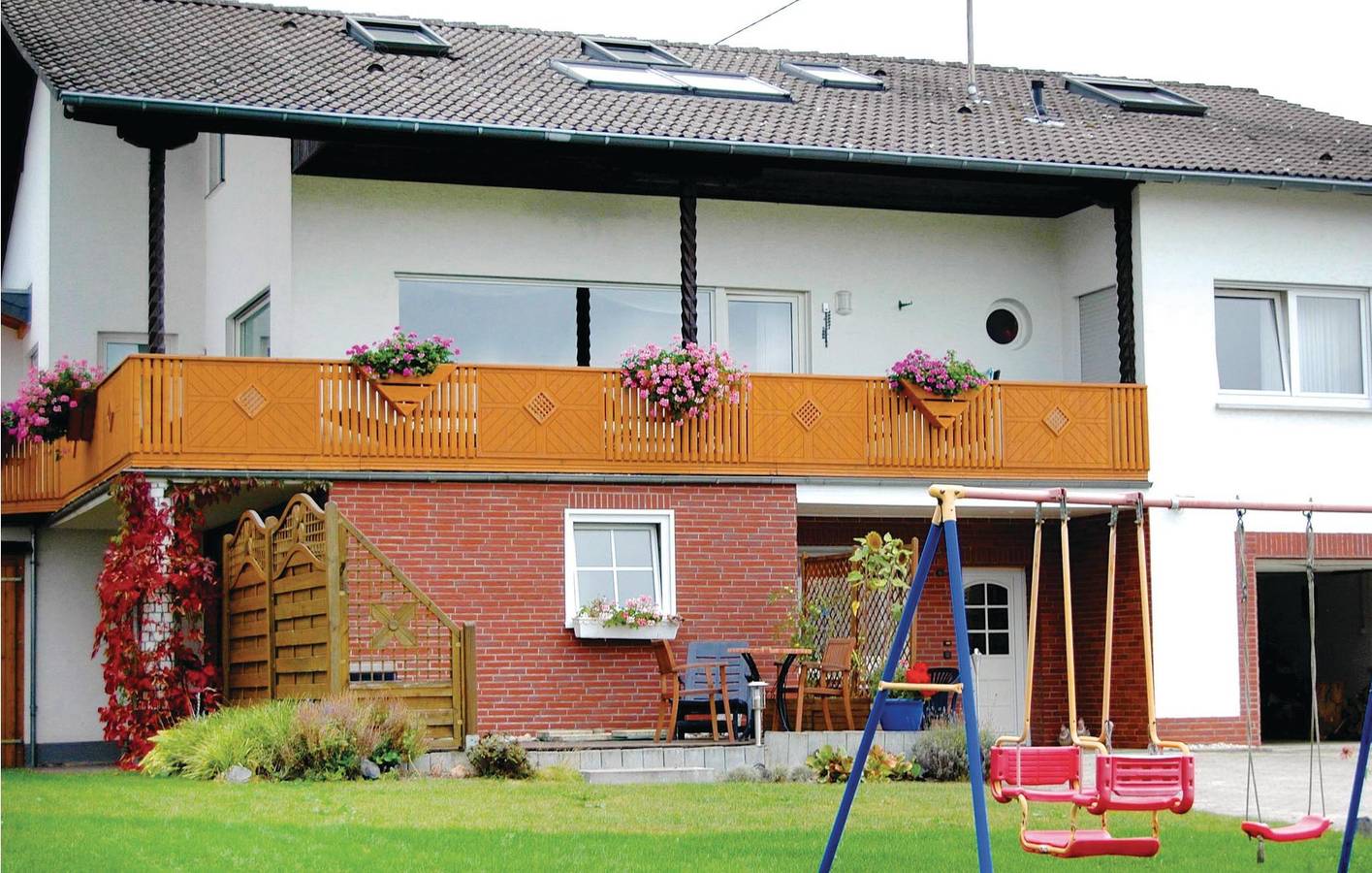 Geheel vakantieappartement, Serene Retreat met Terras, Tuin & Parkeerplaats bij Rodder in Reifferscheid, Ahrtal
