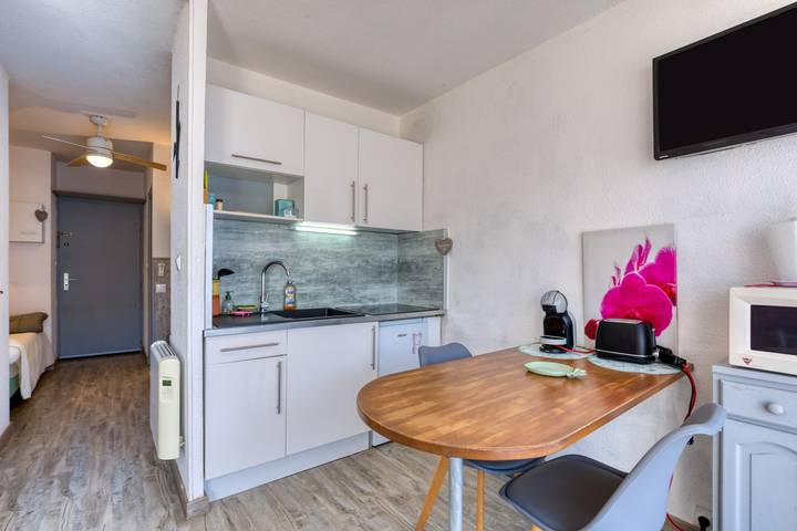 Appartement entier, Studio lumineux vue mer avec balcon et accès direct à la plage in Port Camargue, Le Grau-du-Roi