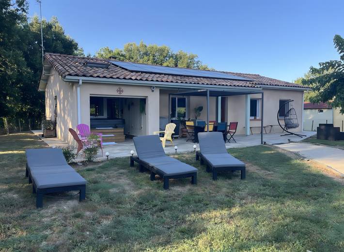 Location de vacances pour 6 personnes, avec jardin et jacuzzi, adapté aux familles dans le Tarn-et-Garonne